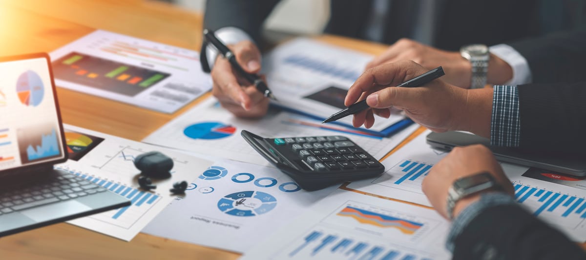 Analyse de données financières par une équipe de management de transition.